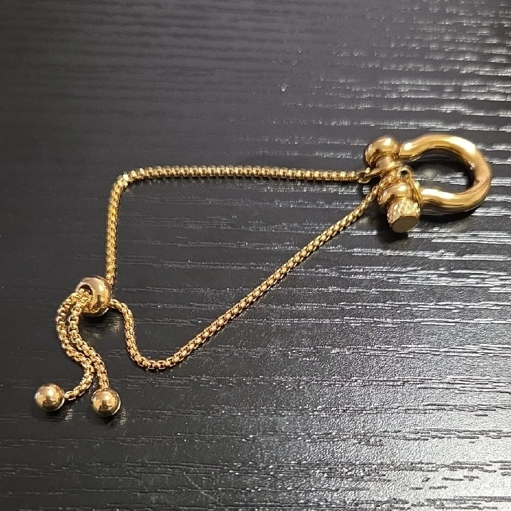 18K Gold Plated Horseshoe Lock Adjustable Bracelet
